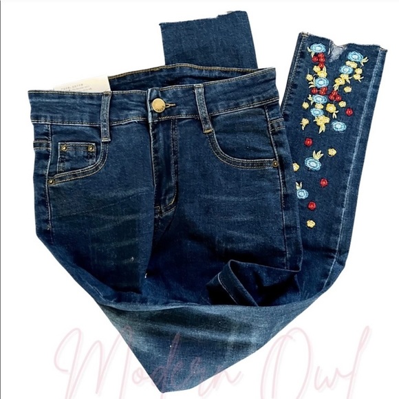 New! Plus Size Designer Floral Embroidered Skinny Jeans - Picture 6 of 11